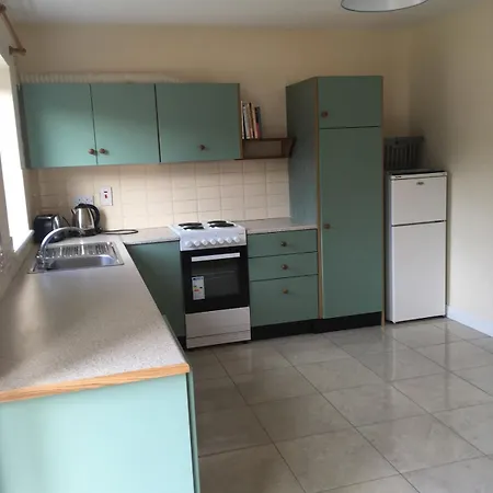 Dom wakacyjny 3 Bedroom House With Free Parking And Rear Garden