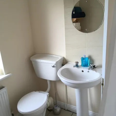 3 Bedroom House With Free Parking And Rear Garden Dom wakacyjny *